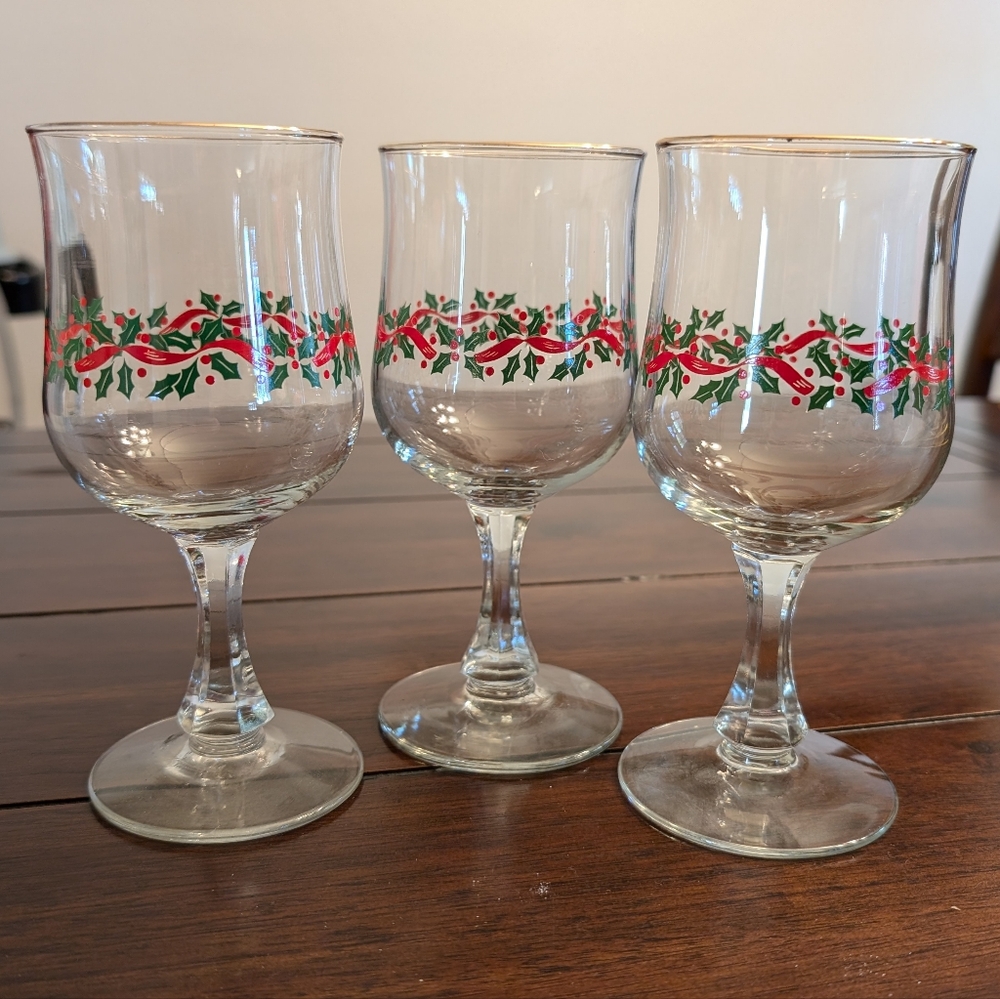 Vintage Libbey Christmas Holly Goblets, 3 Pc Set